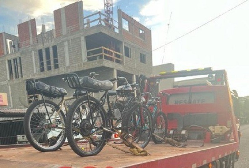 Reclamações levam polícia a recolher bicicletas motorizadas no Centro de Xaxim
