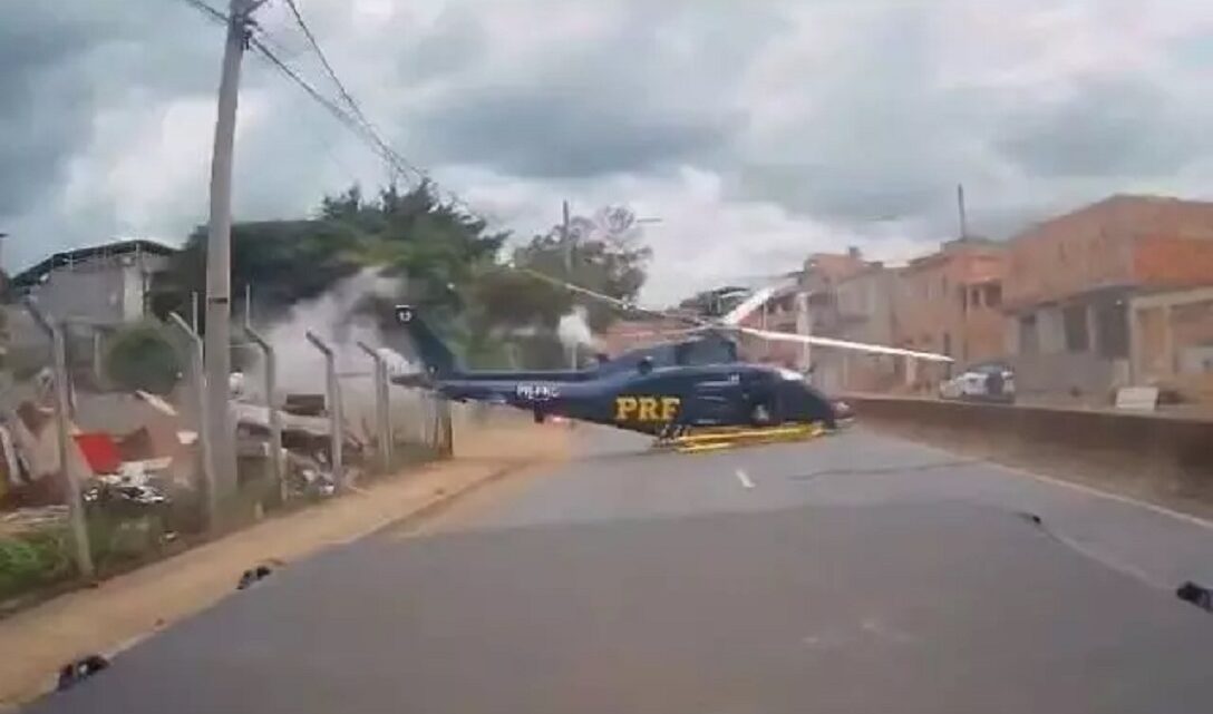 Imagens mostram helicóptero da PRF quase atingindo carro em pouso forçado