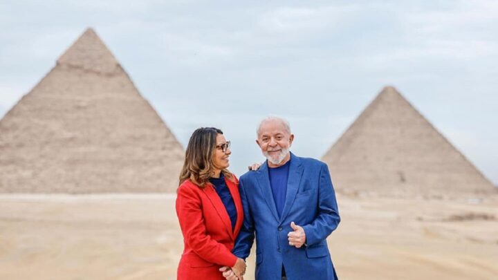 Lula chega ao Egito e visita Pirâmide de Gizé