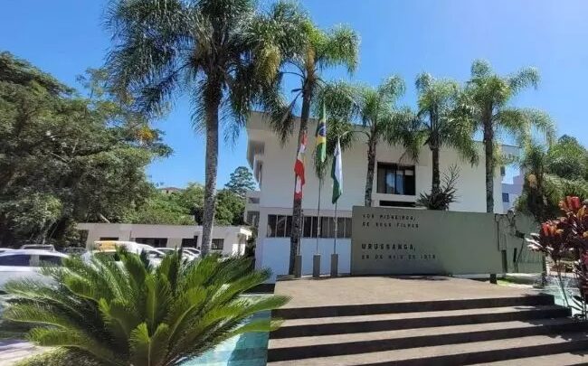 Município de SC terá que exonerar metade dos servidores irregulares e nomear aprovados em concurso público