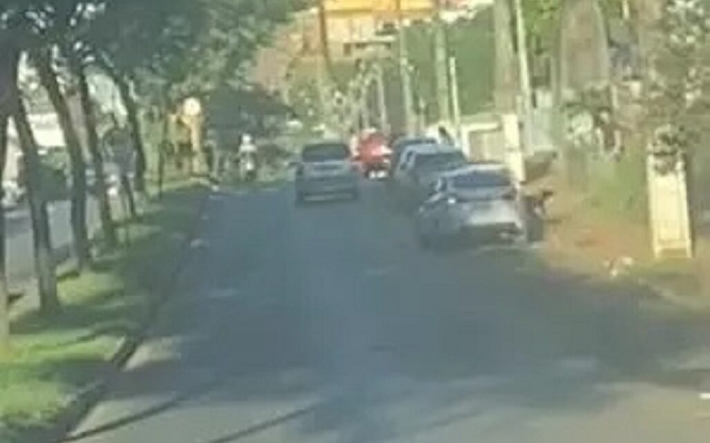 Vídeo flagra carro desgovernado com mulher morta pelo marido ao volante