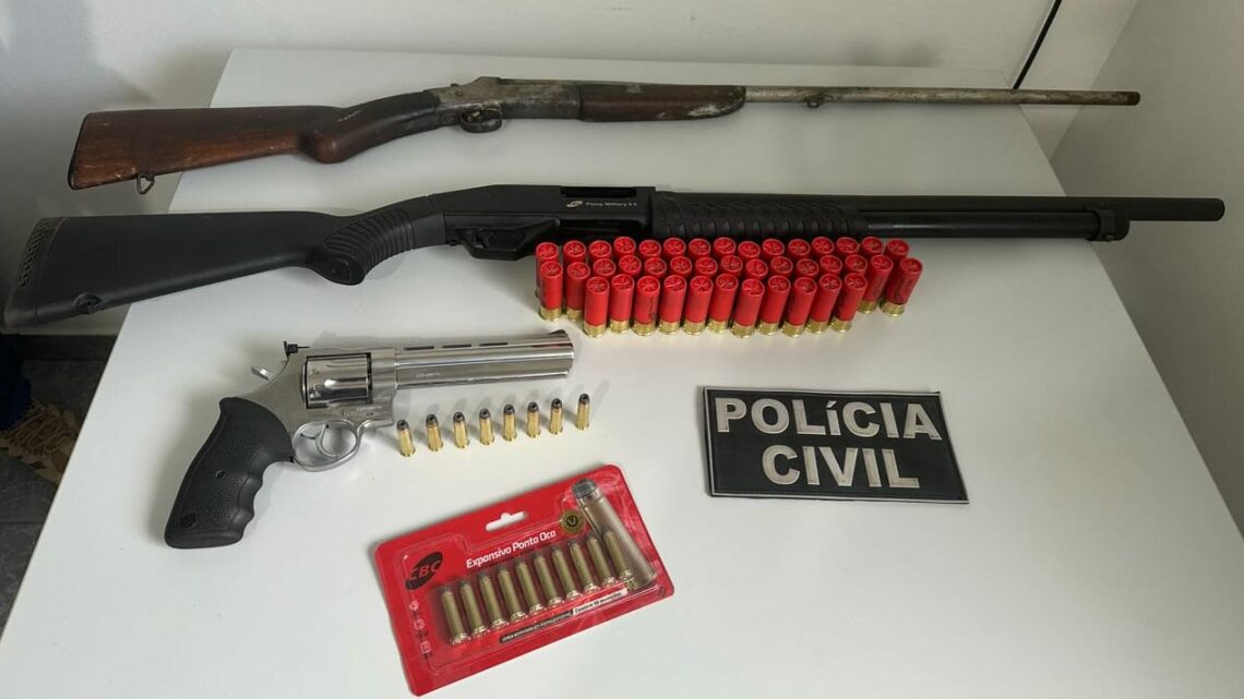 Polícia Civil aprende armas de fogo durante buscas em Bom Jesus do Oeste