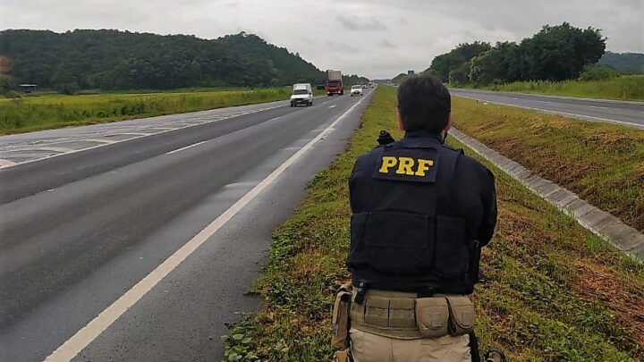 PRF flagra quase 200 motoristas em excesso de velocidade domingo na BR-470; veja as imagens