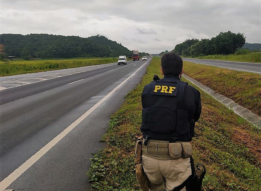 PRF flagra quase 200 motoristas em excesso de velocidade domingo na BR-470; veja as imagens