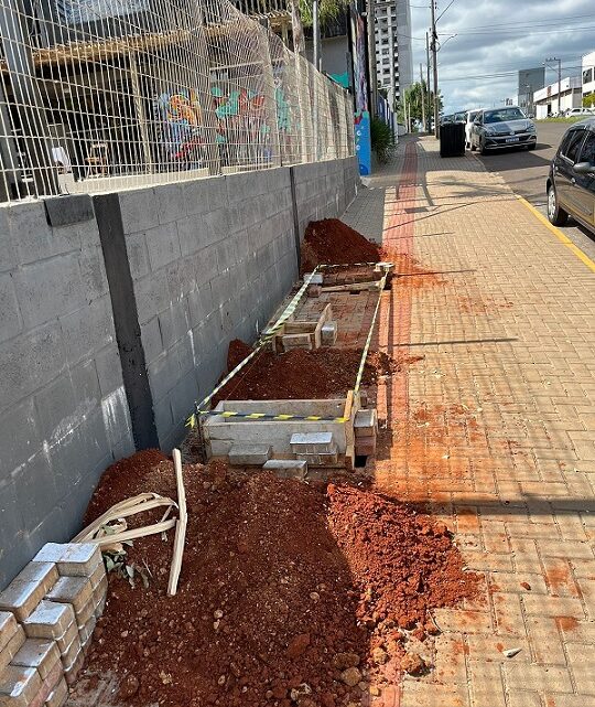 Inicia a instalação de abrigos para passageiros de ônibus em Chapecó