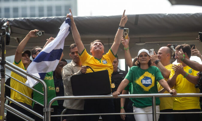 Apoiadores e aliados políticos se reúnem na Paulista para ato pró-Bolsonaro