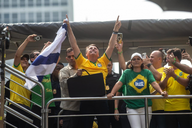 Apoiadores e aliados políticos se reúnem na Paulista para ato pró-Bolsonaro