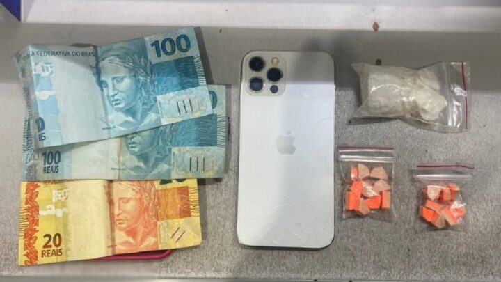 Casal de motociclistas é detido com drogas após tentar fugir da PM em Chapecó