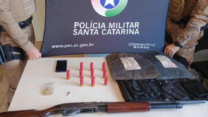 Polícia Militar apreende arma de fogo e colete balístico no bairro Líder em Chapecó