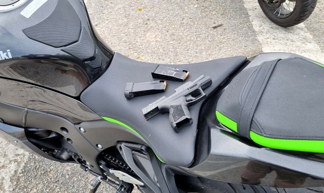 Homem procurado pela Justiça é preso com pistola carregada na BR-101