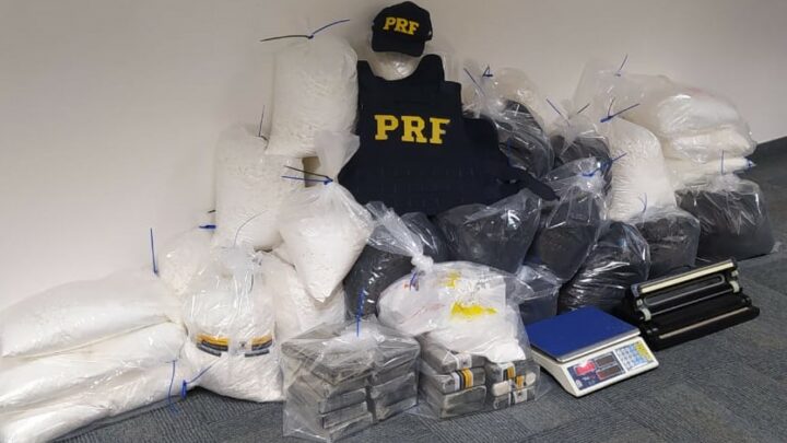 Ação conjunta PRF, PF e PM apreende carga milionária de cocaína avaliada em R$ 11 milhões em Balneário Camboriú