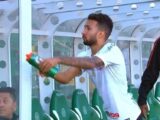 Torcedora respingada em estádio com água lançada por jogador não será indenizada