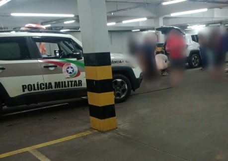 Homem é morto a tiros em frente a supermercado no Oeste de SC