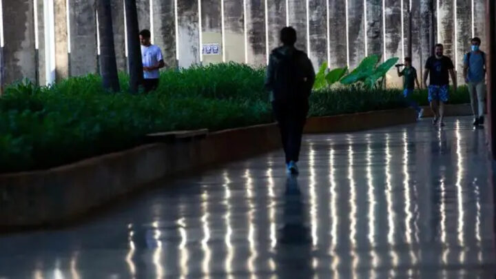 Em protesto contra o governo Lula, 18 universidades federais entram em greve