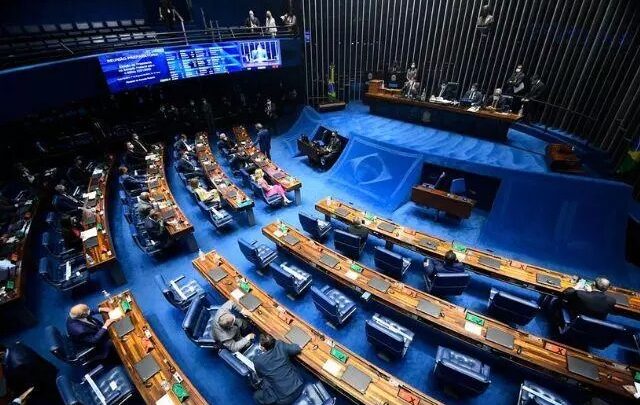 Senado aprova PEC que criminaliza porte de drogas