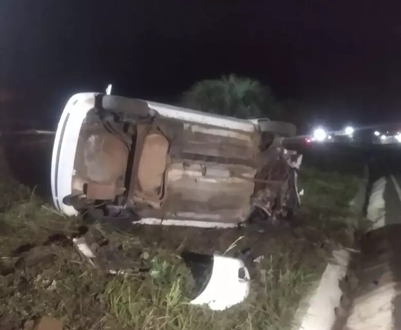 Carro capota e deixa dois feridos na BR-282 em Ponte Serrada