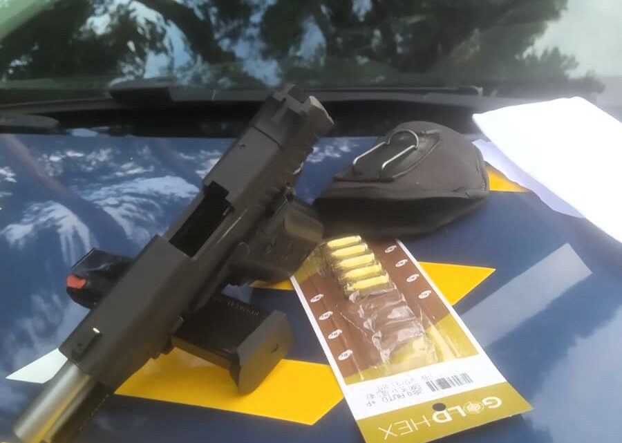 Pistola e munições são apreendidas na BR-280 em Rio Negrinho