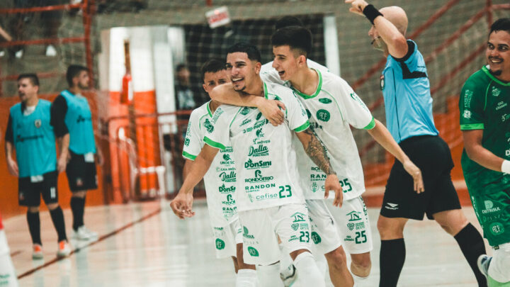 Com grande público, Chapecoense Futsal vence a terceira na Série Prata