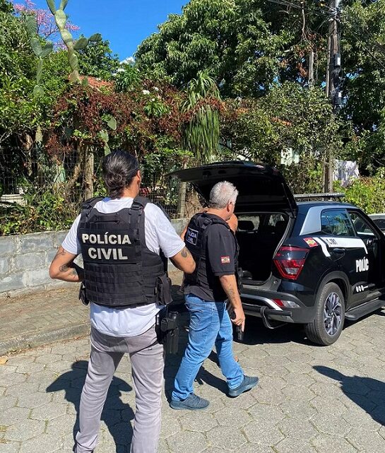 Casal é preso por agredir idosa de 74 anos em SC