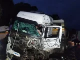 Colisão na BR-282 entre carros e caminhões deixa condutores feridos