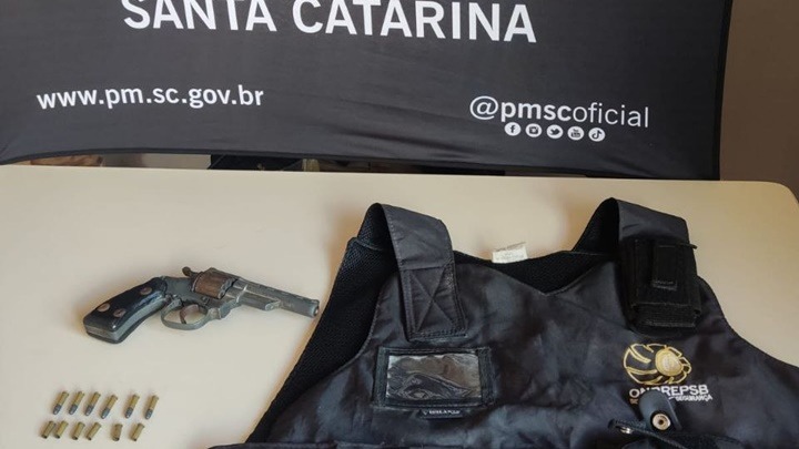 Adolescente é detido por posse ilegal de arma de fogo no bairro Esplanada