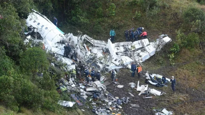Chapecoense terá que pagar pensão até 2049 para família de chefe de segurança morto em acidente aéreo