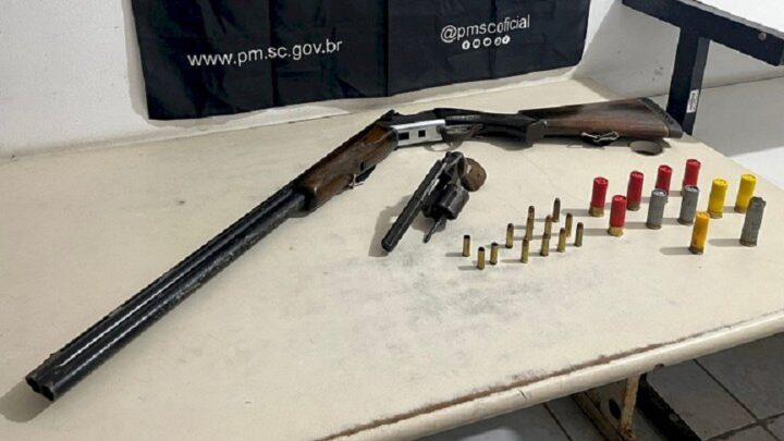 Homem é detido por posse ilegal de armas de fogo e munições em Meleiro