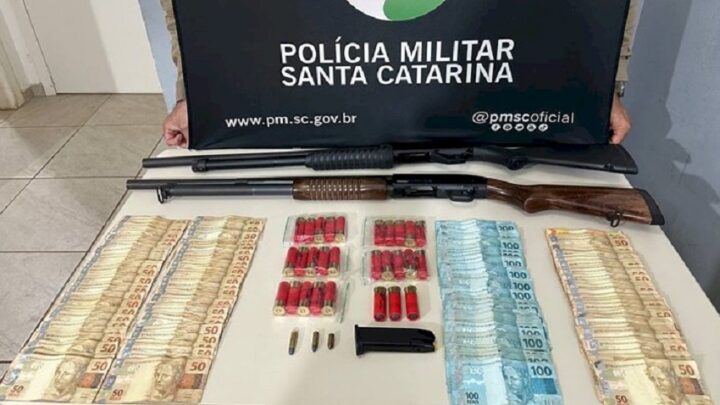 Homem é detido com arma de fogo roubada e R$ 19 mil em Chapecó