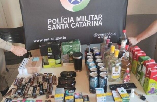 Três pessoas foram presas após furto de bebidas e cigarros em um telebeer em Chapecó