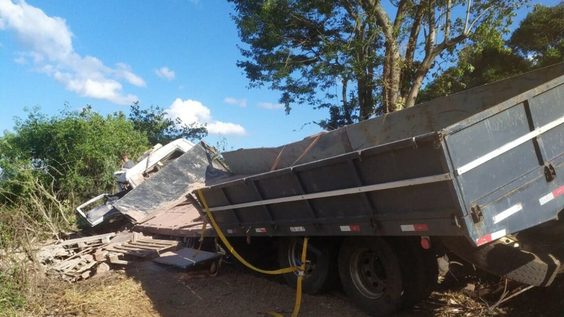 Motorista salta de veículo em movimento após caminhão apresentar falha na SC 160