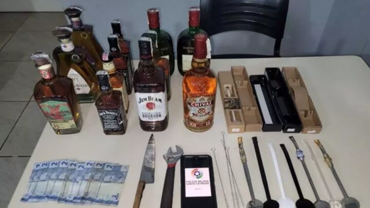 Casal arromba comércio e furta 12 garrafas de whisky em Chapecó