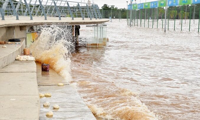 Guaíba sobe para 5,20 metros, faz bairro ser evacuado e deve bater recorde nas próximas horas