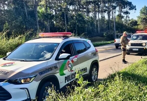 Homem furta dinheiro em igreja e foge de bicicleta em SC