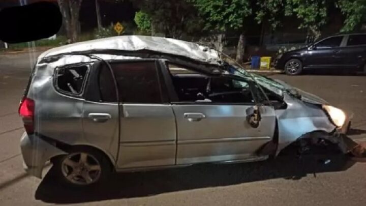 Perseguição policial acaba com carro capotado e mulher morta no Oeste