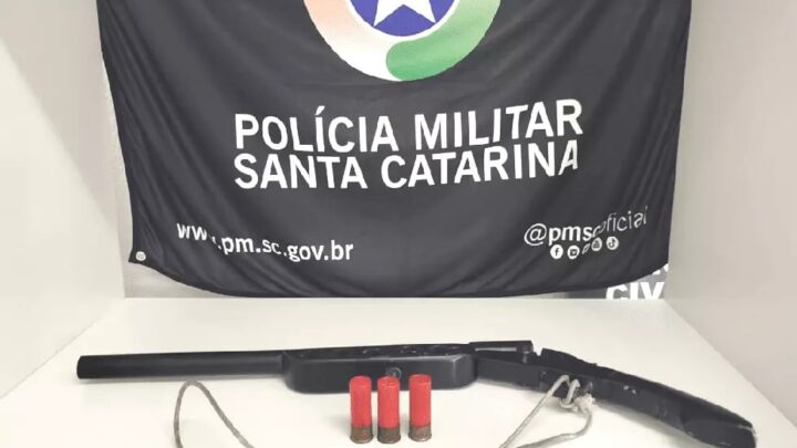 Mulher é presa com espingarda enrolada em cobertor em Concórdia