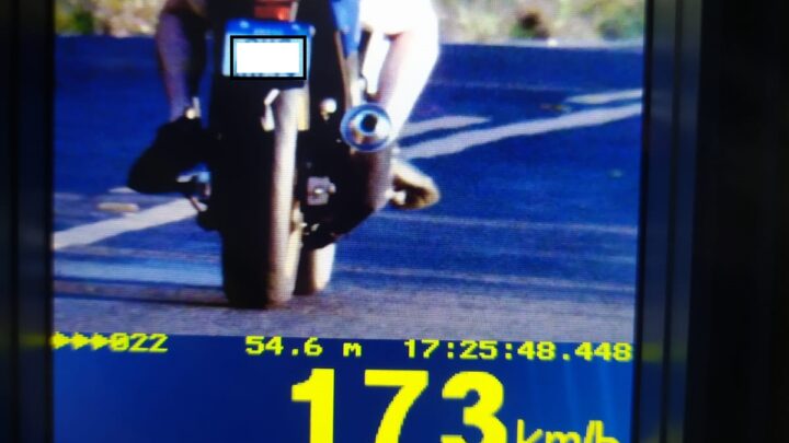 Durante operação motocicleta é flagrada á 173 km/h na SC 163