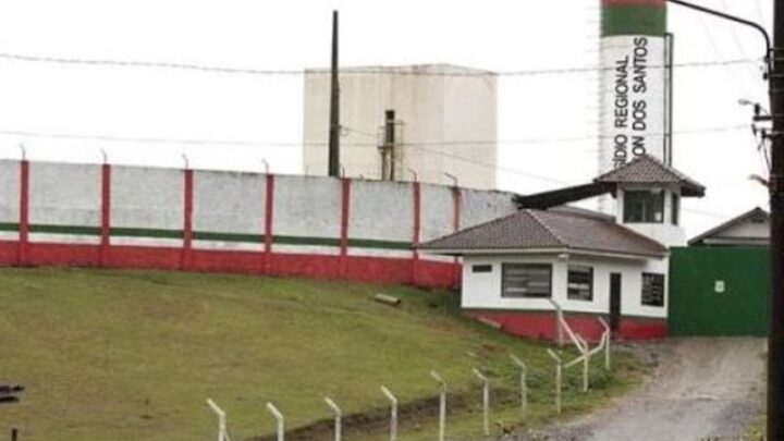 Mulher engole embalagens de drogas e tem convulsão durante visita a presídio em SC