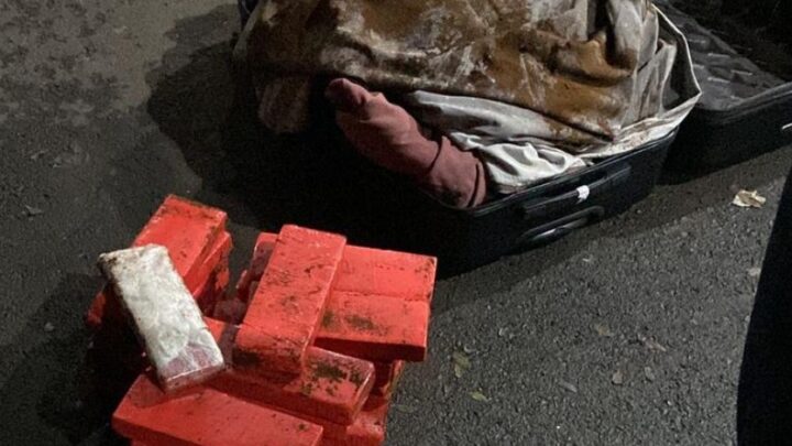 Passageiro é preso com maconha escondida entre roupas e pó de café no Extremo Oeste