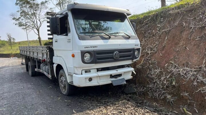 Adolescente é arremessado de caminhão e morre em acidente no Vale do Itajaí