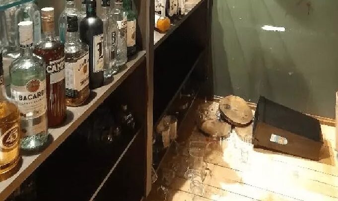 Homem é preso ao invadir bar e ‘quebrar tudo’ no Oeste de SC