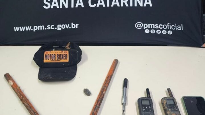Trio furta empresa, foge com carrinho de mão e é preso pela polícia em Santa Catarina