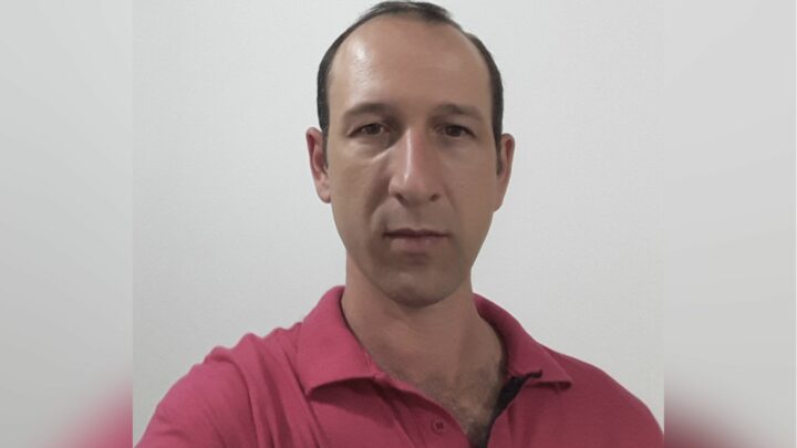 Mecânico morre ao ser atropelado por caminhão enquanto trocava pneu em SC