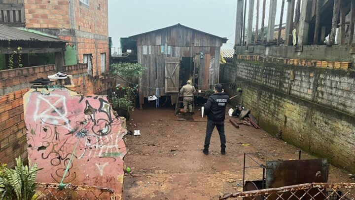 Adolescente é encontrado morto em casa com marcas de tiro na cabeça em Chapecó