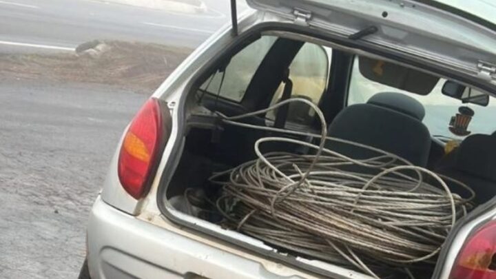 Veículo com fita isolante na placa é flagrado em Faxinal dos Guedes