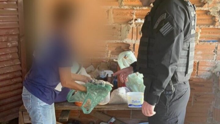 Mulher é presa após jogar soda cáustica no pênis do marido