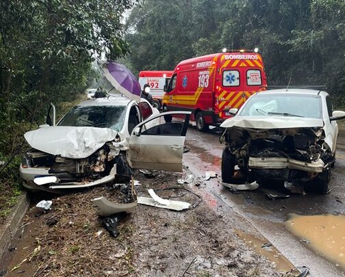 Motorista fica ferido após colisão entre veículos de passeio na SC-283