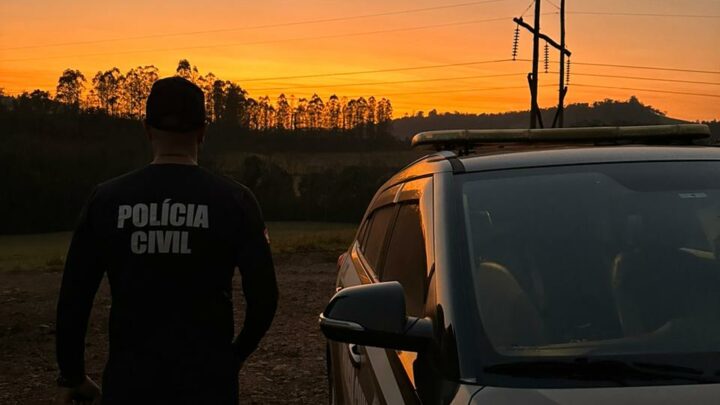 Polícia Civil prende homem suspeito de esfaquear vítima na frente do fórum em Modelo