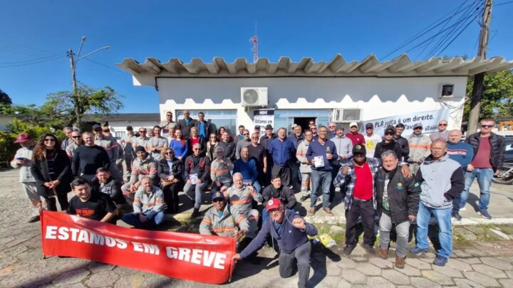 Trabalhadores da Celesc entram em greve por tempo indeterminado em SC