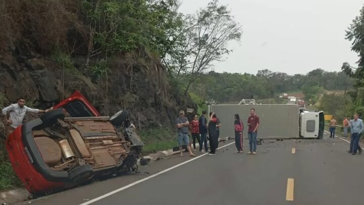 Acidente na SC-157 interdita rodovia e deixa motorista ferido no Oeste de SC