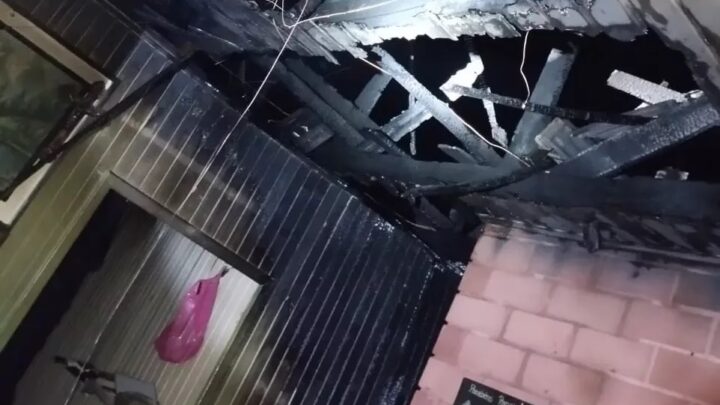 Incêndio destrói residência e moradora passa mal no Oeste de SC